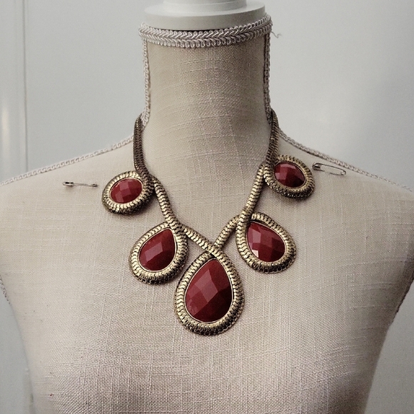 Elegant Gold and Red Teardrop Necklace - Picture 1 of 2